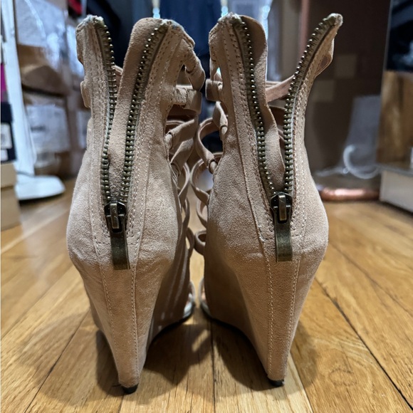 Kane by Mia Limited Edition taupe suede strappy wedge sandals Size 6 - Picture 4 of 7